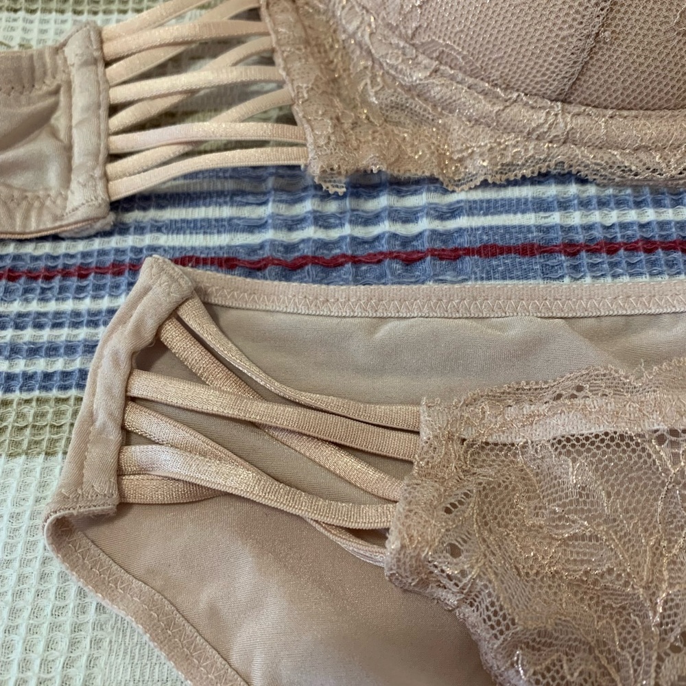Lingerie set - Picture 2 of 4